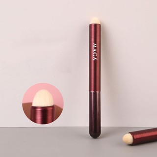 Cọ môi che khuyết điểm maga màu đỏ