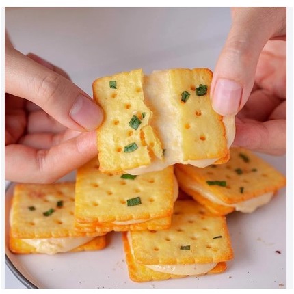 Bánh quy hành Kenju nhân kem dẻo Richy hộp 310g