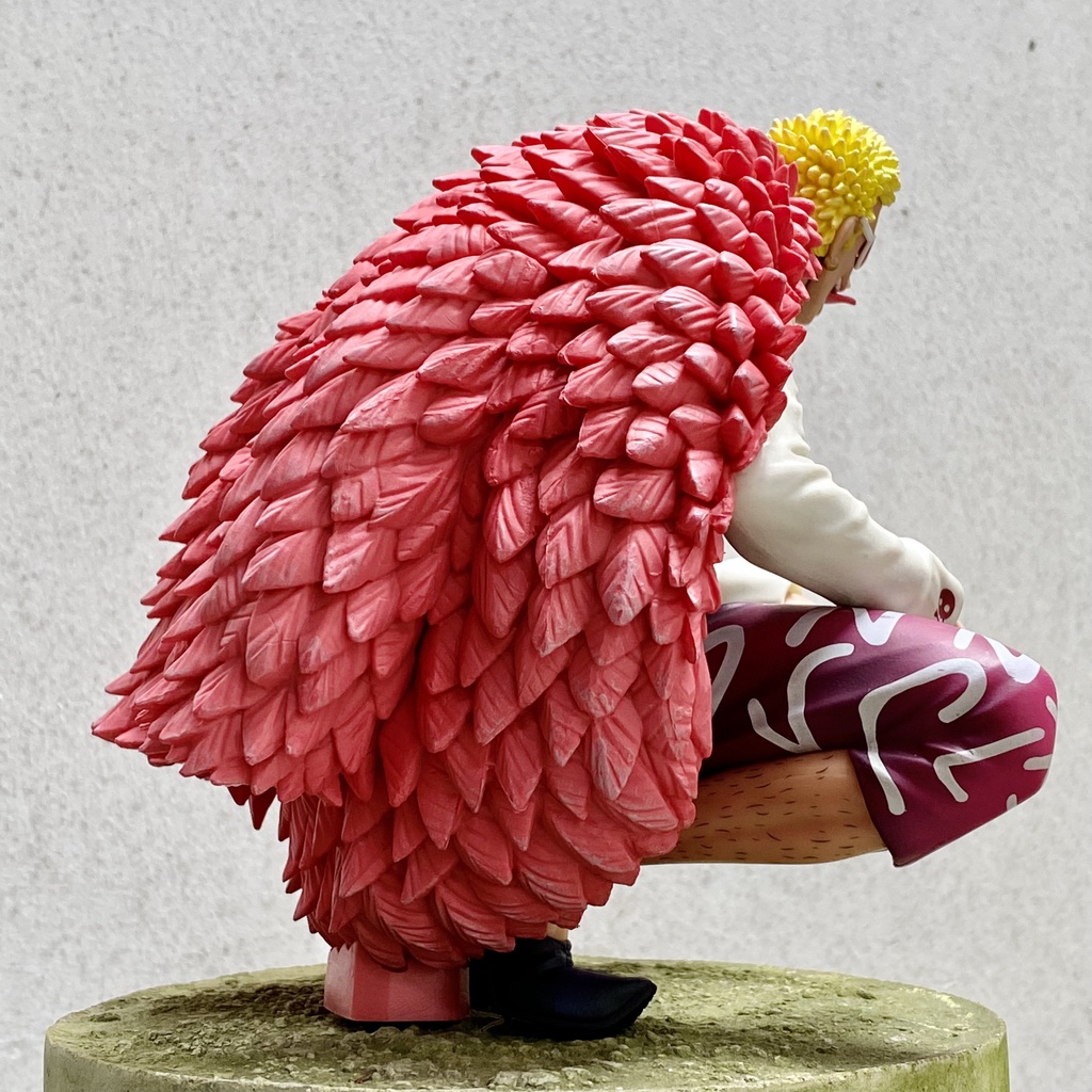 Doflamingo dáng ngồi cười cao 16cm - Doflamingo kèm 2 tay 2 đầu và 1 trái ác quỷ - One piece mô hình