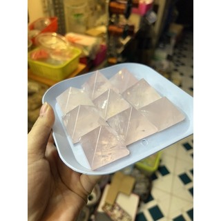 Kim tự tháp Rose Quartz