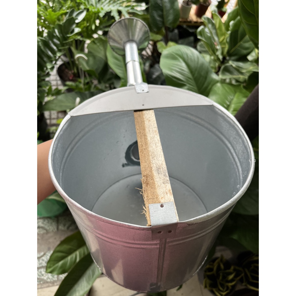 Bình tưới cây bằng thiếc 13 lít, loại dày, có vòi sen mịn, bình tưới thiếc