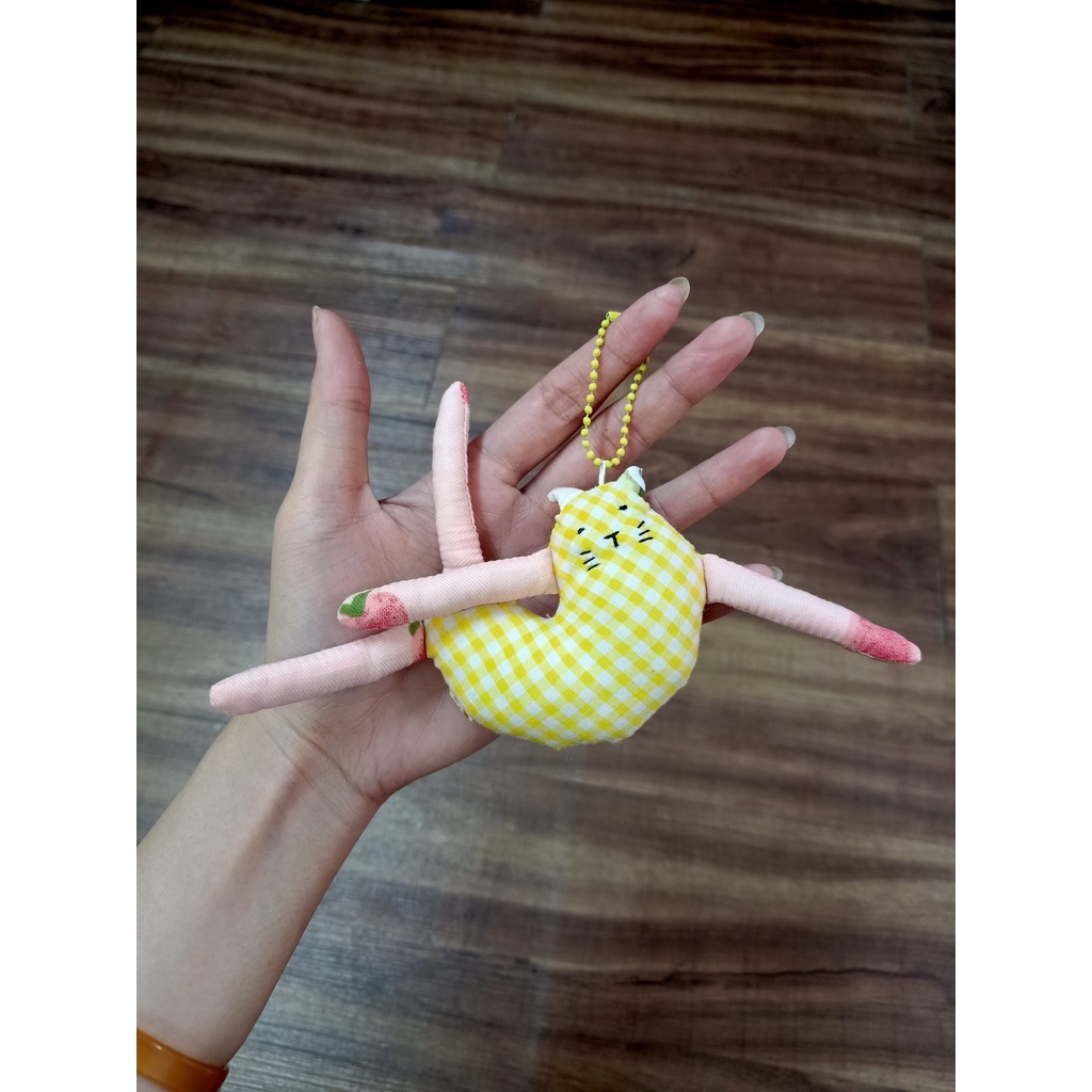 Móc Khoá Mèo Đau Lưng, Màu Sắc Ngẫu Nhiên - Gấu Bông Đình May, 10cm