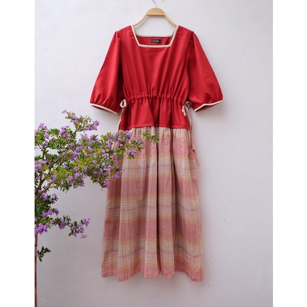 Đầm cổ vuông phối màu vải linen và thô dệt -by savanna