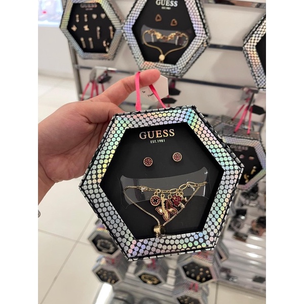 SET LẮC TAY + ĐÔI BÔNG TAI GUESS