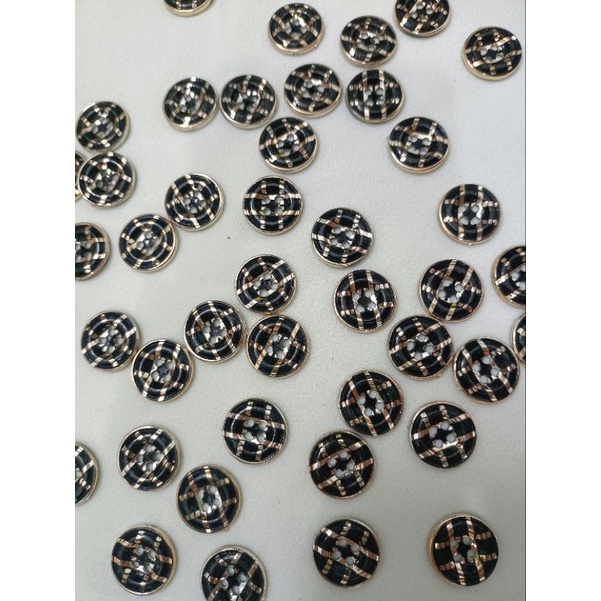 20 NÚT ĐEN SỌC VÀNG size 1.8 cm