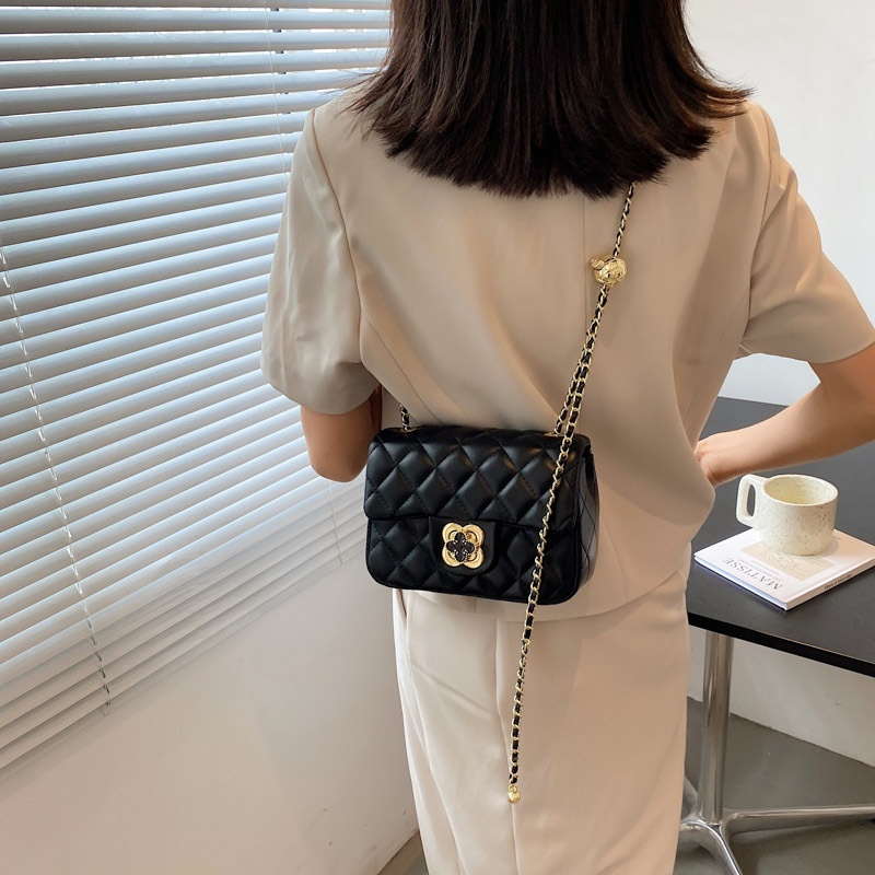 Túi Xách Nữ Đeo Chéo Trần Trám Khóa Hoa Xoay size 20