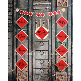 Combo Câu đối, bảng tết, dây chữ Tết là nhà bằng gỗ trang trí Tết 2023