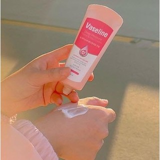 Kem dưỡng da tay và móng Vaseline Deep Moisture 60ml