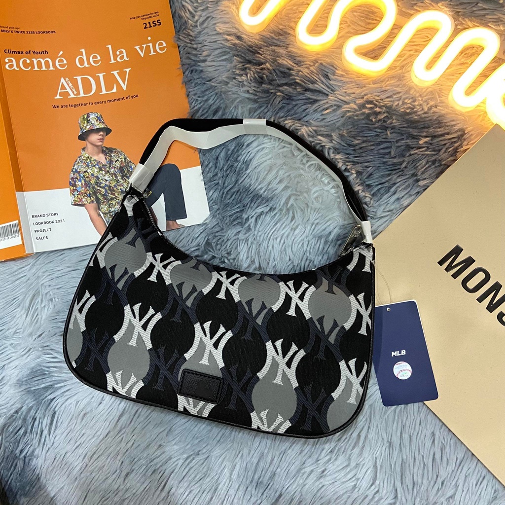 MLB - TÚI ĐEO VAI / ĐEO CHÉO ARGYLE MONOGRAM