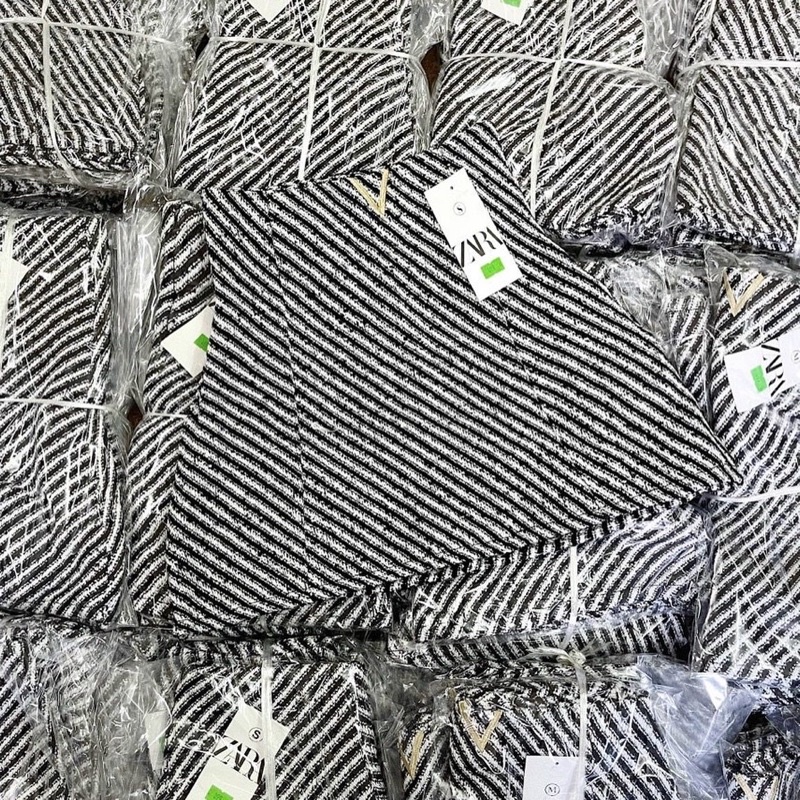 Chân váy dạ tweed kẻ V có quần trong