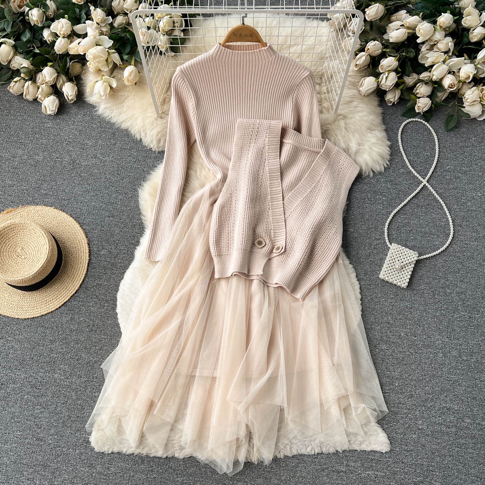 Đầm len nữ phối ren có cả áo len gile ngoài thu đông