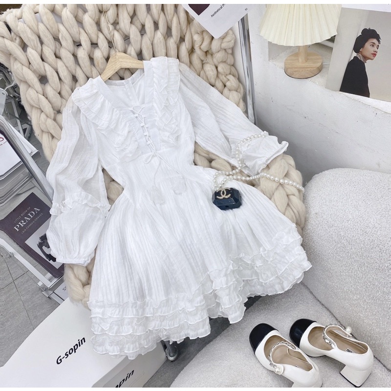 ĐẦM TRẮNG ĐAN NGỰC VIỀN BÈO TAY PHỒNG