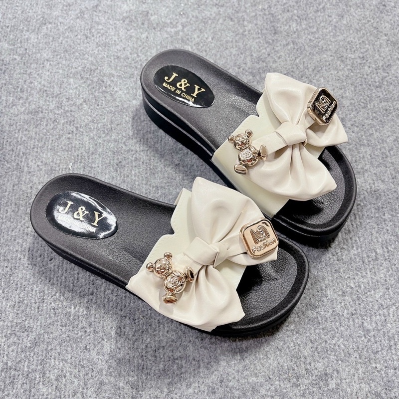 Dép nhựa  gắn khoá gấu siêu mềm 5cm