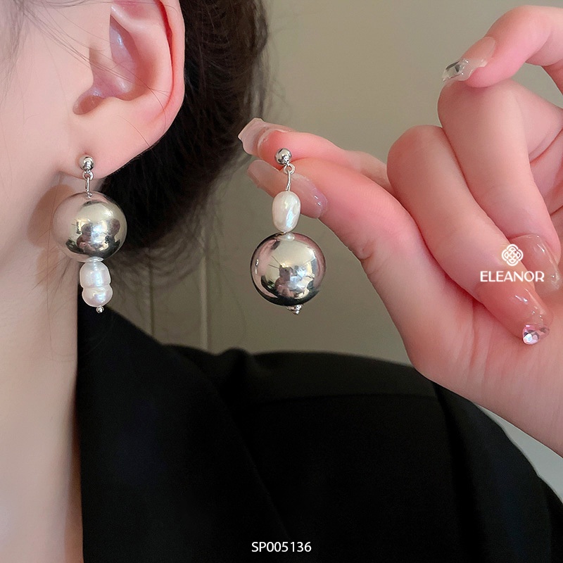 Bông tai nữ Eleanor Accessories bất đối xứng gắn ngọc nhân tạo phối bi phụ kiện trang sức độc đáo
