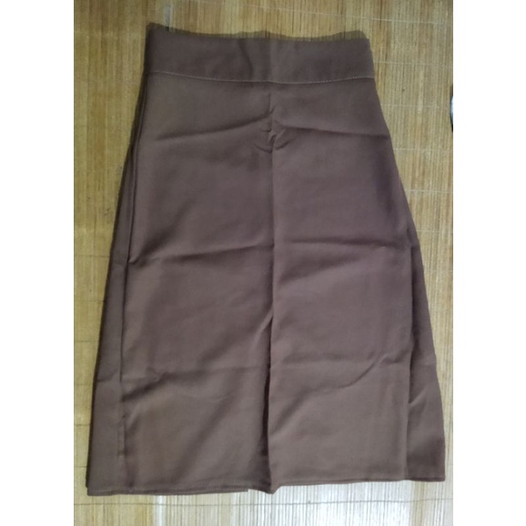 Đồ 2hand - pass chân váy màu nâu nhạt, dáng dài có khoá kéo, xẻ tà sau, size S 40-45kg, chất tuyết mưa