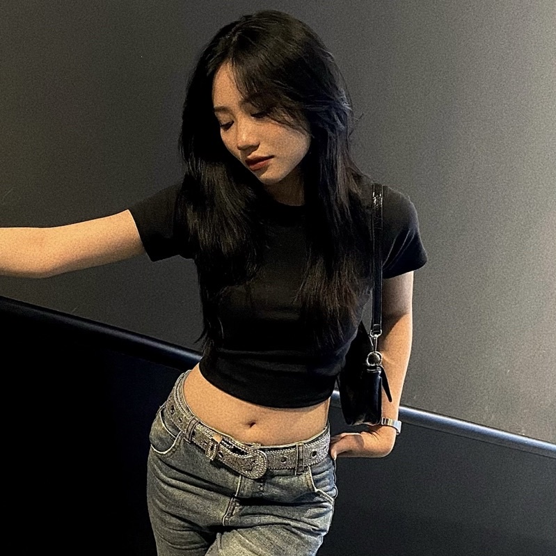 Áo thun tay ngắn ôm body, có thể vén áo làm áo croptop