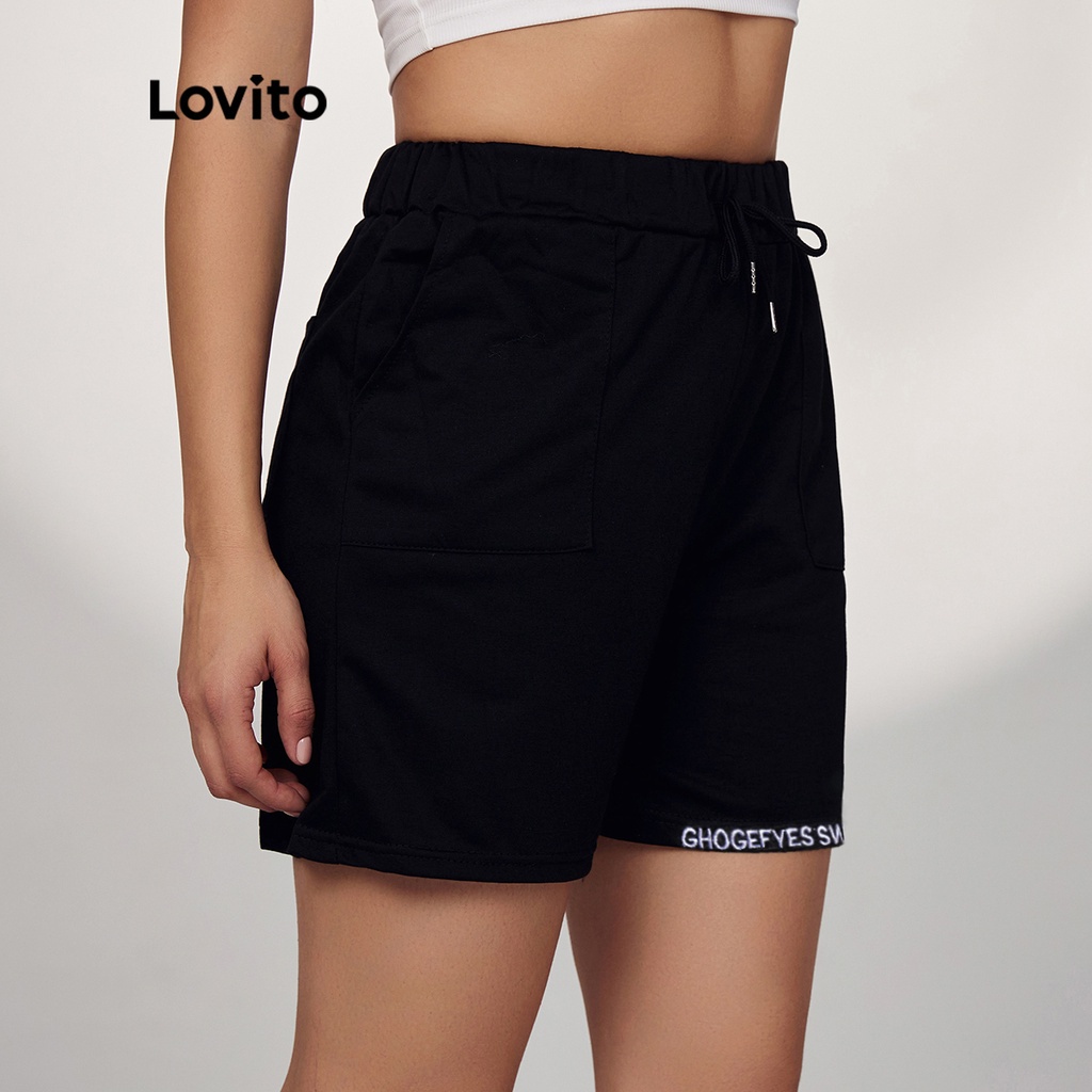 1221de-Quần short Lovito dây rút có túi thêu chữ phong cách Preppy L16X141 (Đen)