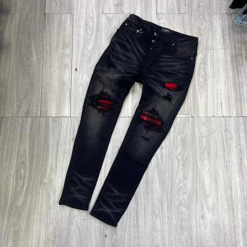 Quần bò amiri sc rách gối vá vải đỏ 1-6825
