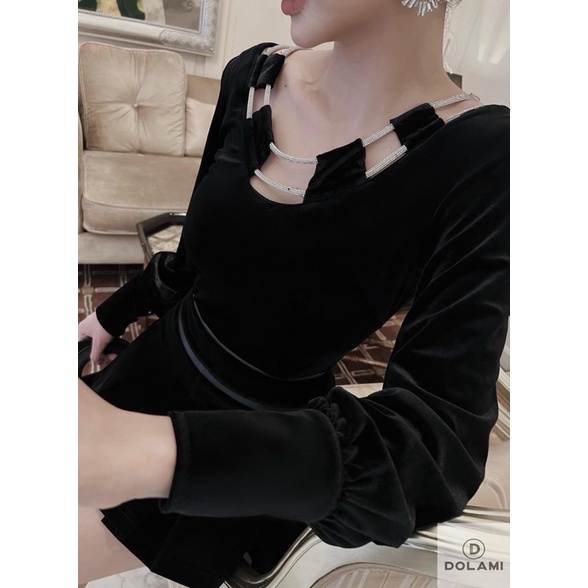 Set áo tay dài khoéc ngực + Chân váy xoè 🖤