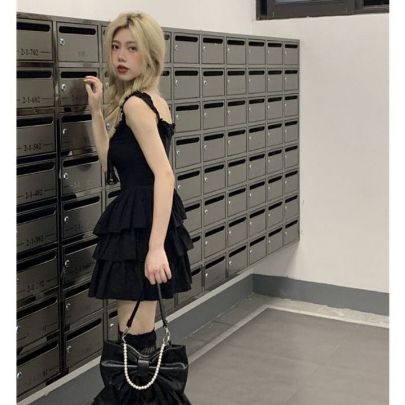 Váy tầng hai dây cổ vuông