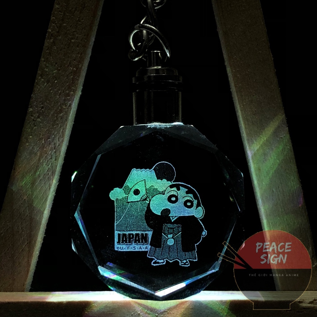 Móc khóa phát sáng SHINNOSUKE CẬU BÉ BÚT CHÌ thủy tinh pha lê anime chibi quà tặng xinh xắn dễ thương