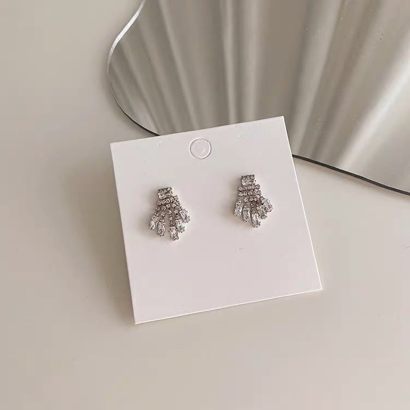 Khuyên tai đá bling bling dự tiệc - Khanturban.vn