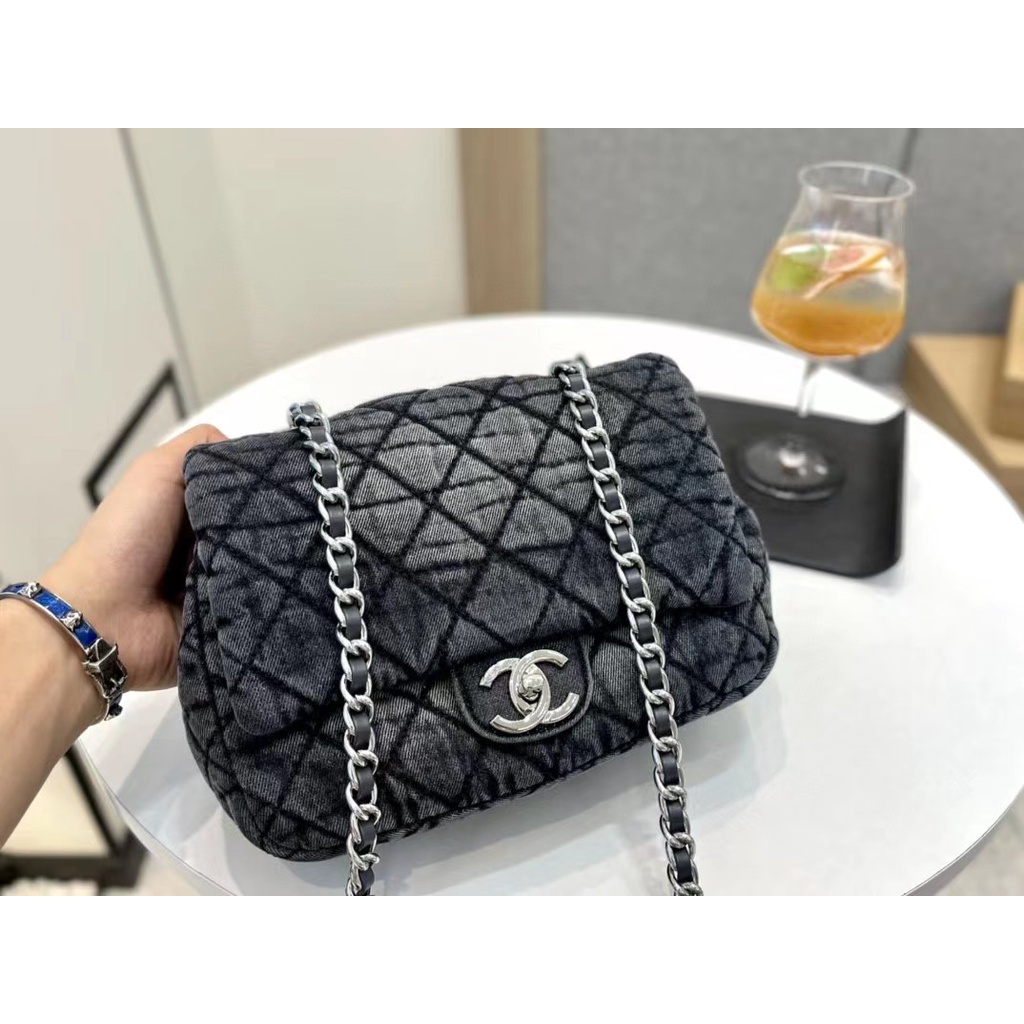 Túi Xách Denim Cỡ Lớn Phối Dây Xích Đính Đá Thiết Kế Mới Thời Trang Cho Nữ 77221228