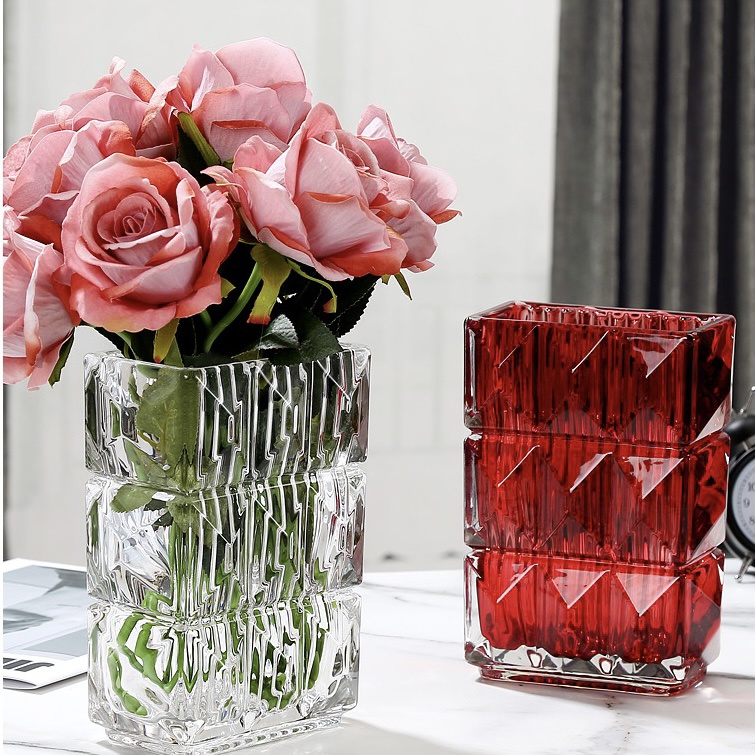 Lọ hoa thuỷ tinh pha lê hình tháp sang trọng , bình hoa decor cao cấp Qhouse , lọ hoa chưng tết đẳng cấp