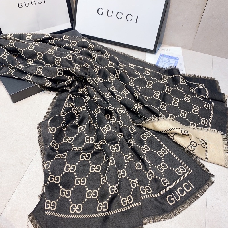 Khăn choàng gấm tằm phong cách GC sang trọng dành cho nữ