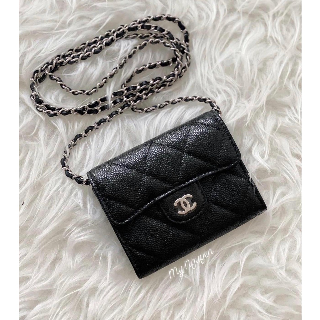Túi đeo chéo W166-12 Wallet mini on chain da vân sần kích thước: 12x10cm 1 mầu đen - da lì + da caviar tag bạc
