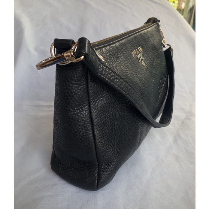 Túi chuẩn si. Túi qua sử dụng. Khách vui lòng xem hình nếu muốn biết thêm thông tin sản phẩm mời khách vô chat . Thanks.