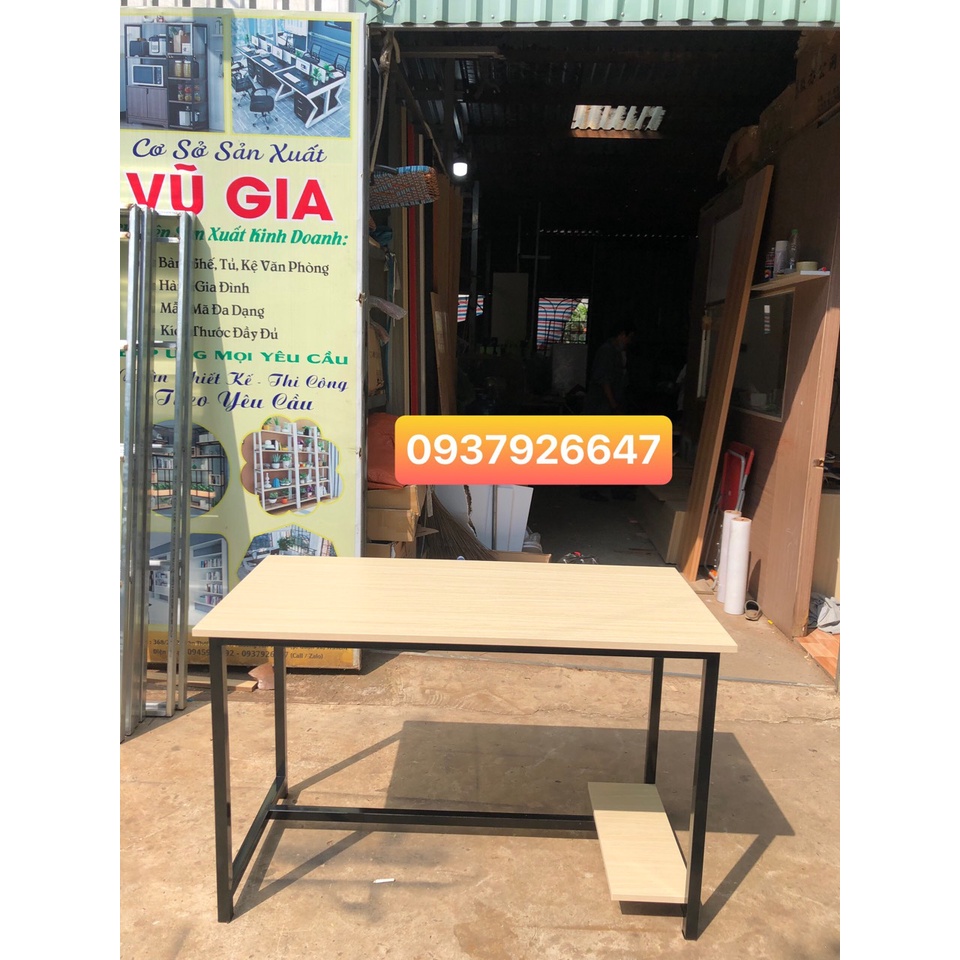bàn làm việc máy tính chân sắt kèm kệ để CPU.
