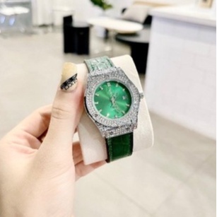 Đồng hồ nữ Hub mặt tròn 36mm đính đá dây silicon thơm DHN601