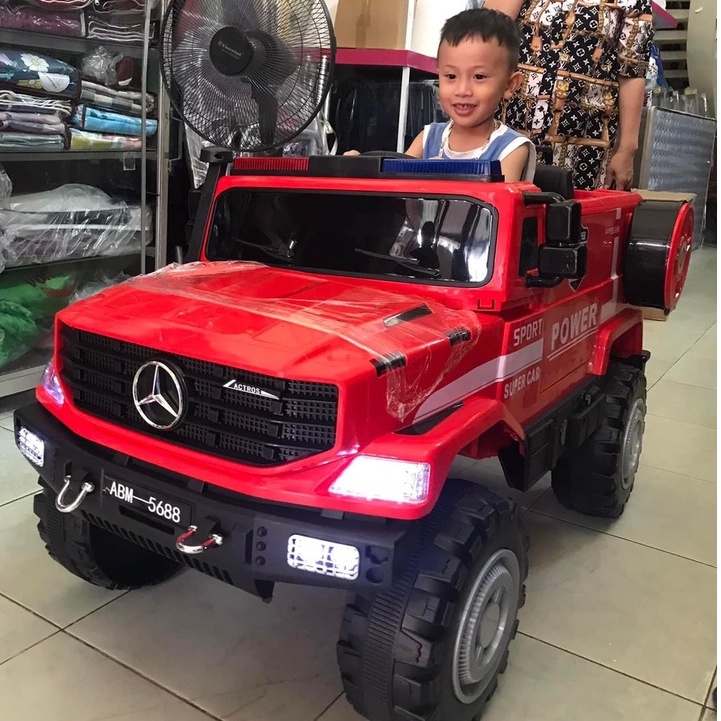 Ô tô điện điều khiển tự lái MERCEDES ABM 5688 cứu hỏa 4 động cơ, còi hú, đèn nháy