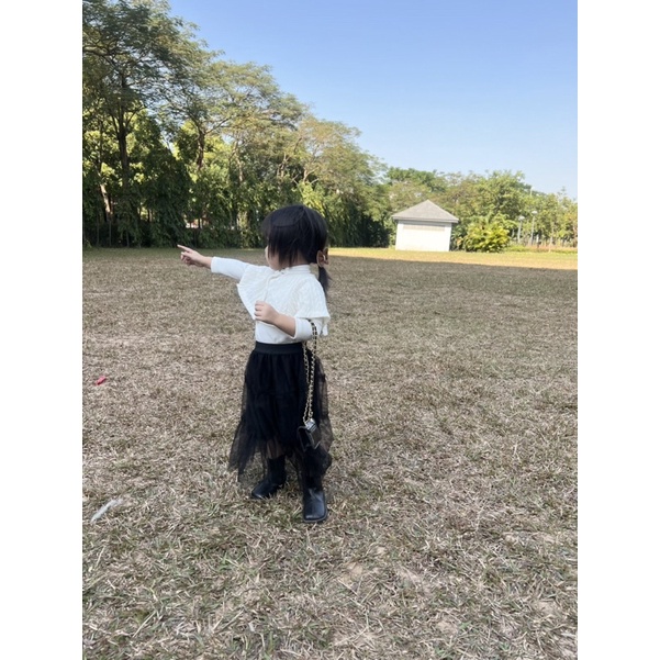 Áo len vặn thừng 2 chi tiết gồm 1 áo choàng và 1 áo len tăm mặc bên trong