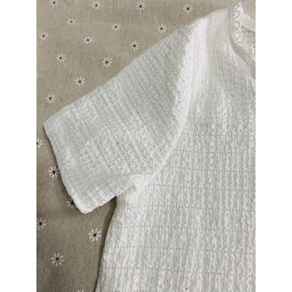 Pass Áo crotop phối ren trắng