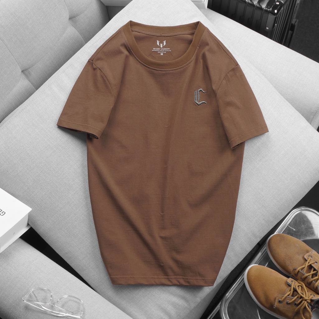 Áo thun nam cổ tròn, áo phông nam cotton vải mát 4 chiều đẹp thêu logo C , đằng sau in hoa văn sọc form vừa