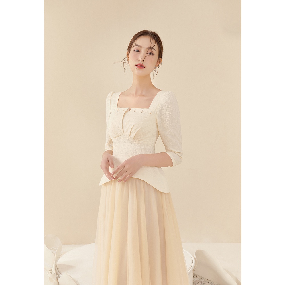 Áo kiểu trắng Florence by Rimmy thiết kế cổ vuông cách điệu tinh tế