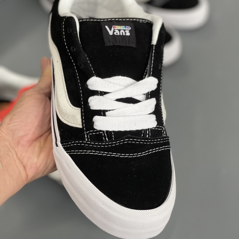 Giày Thể Thao Đen Trắng