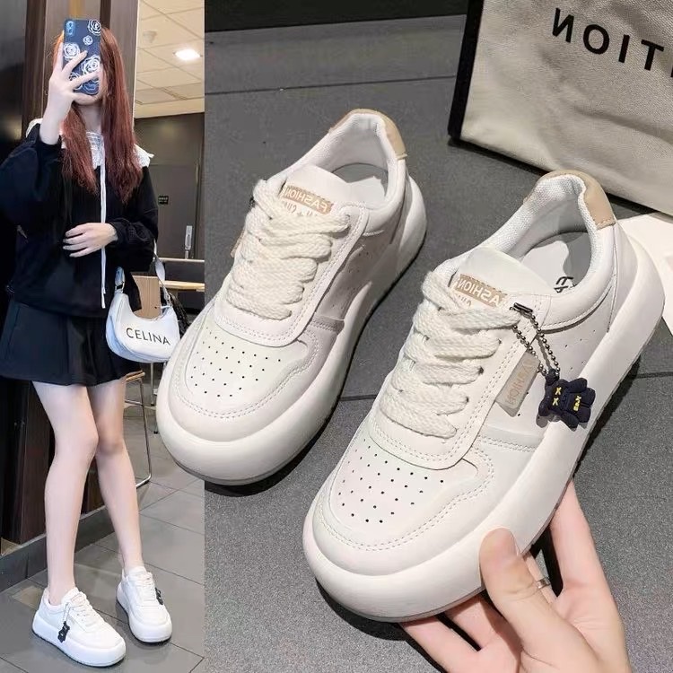 Giày thể thao nữ tag gấu da mềm êm chân