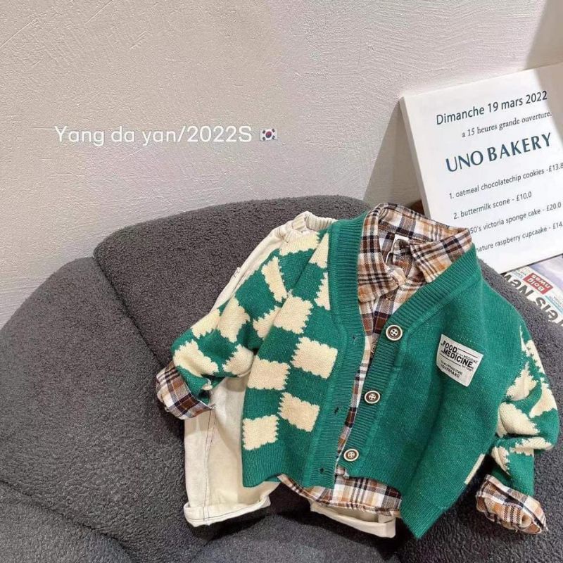Sét sơ mi quần kaki phối áo len kẻ caro cardigan bé trai
