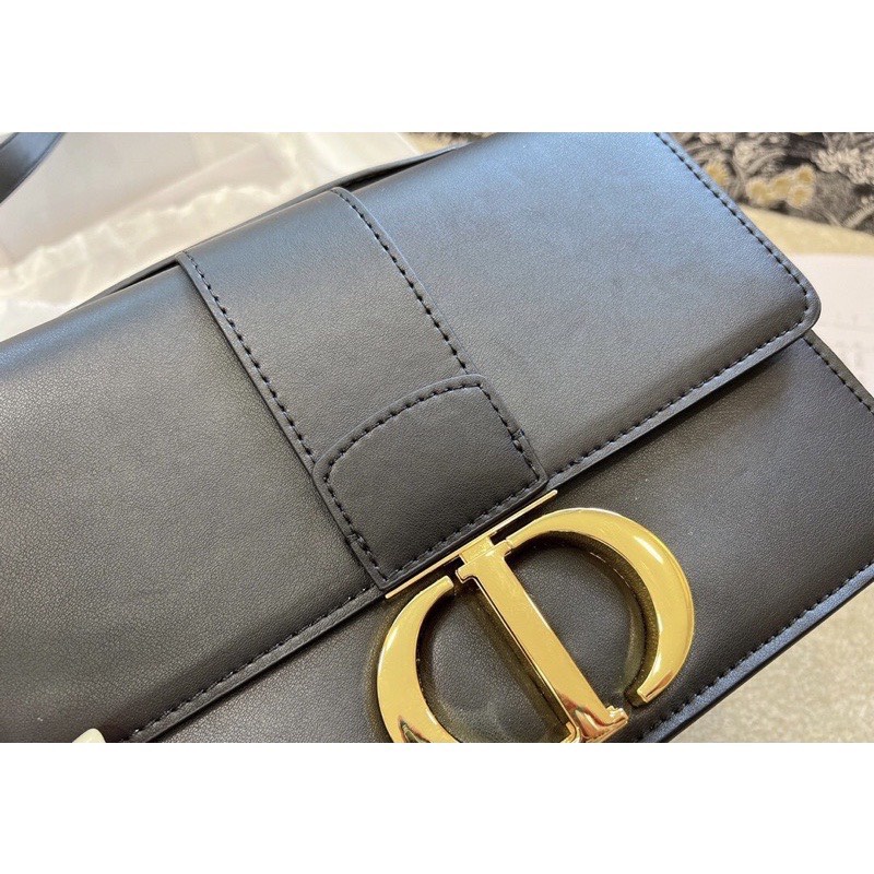 Túi xách nữ đeo chéo khoá CD, kẹp nách cũng xinh. Da mịn.