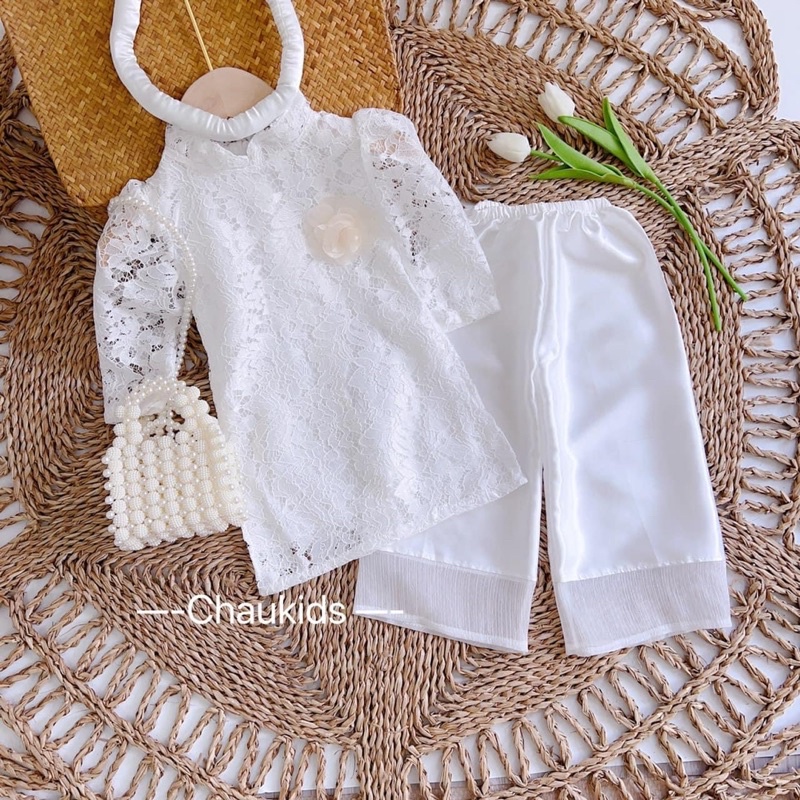 Áo dài trắng cho bé có quần