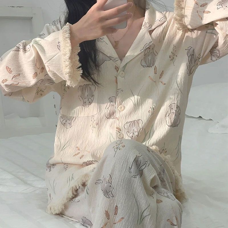 Bộ Đồ Ngủ Tay Dài Phối Tua Rua In Hình Thỏ Hoạt Hình Phong Cách Mới Dành Cho Nữ