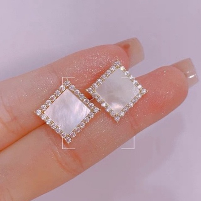 bông tai hình vuông đính đá trắng xinh xắn