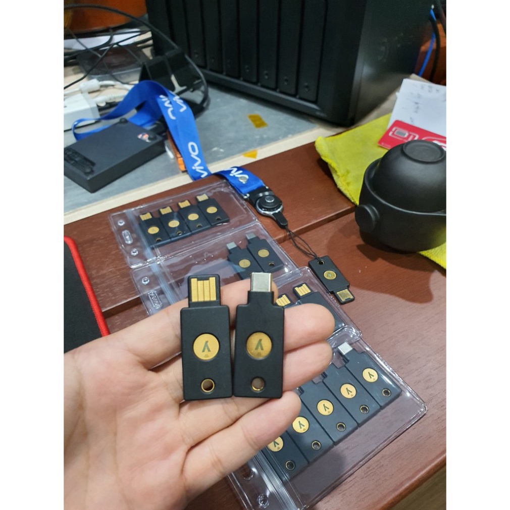 Khóa bảo mật YubiKey 5 NFC