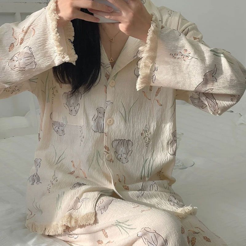 Bộ Đồ Ngủ Tay Dài Phối Tua Rua In Hình Thỏ Hoạt Hình Phong Cách Mới Dành Cho Nữ