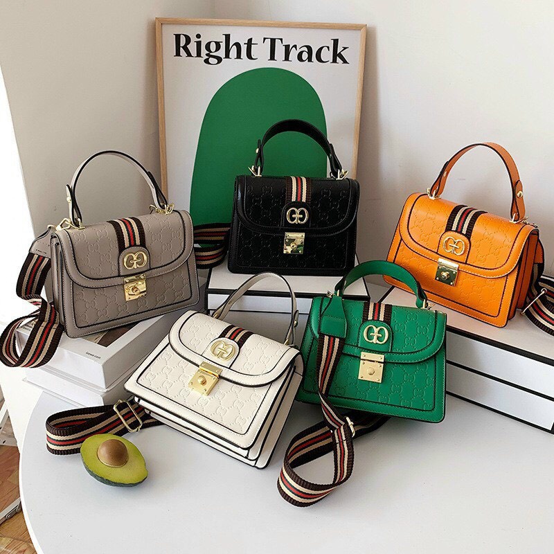 Túi xách nữ đeo chéo dây sọc 3 màu logo Hot Trend 2023