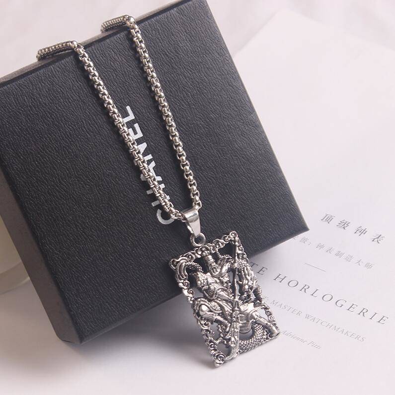 Dây Chuyền Thép Titan Mặt Hình Nửa Mặt Phật Phong Cách Hip Hop Cổ Điển Cho Nam