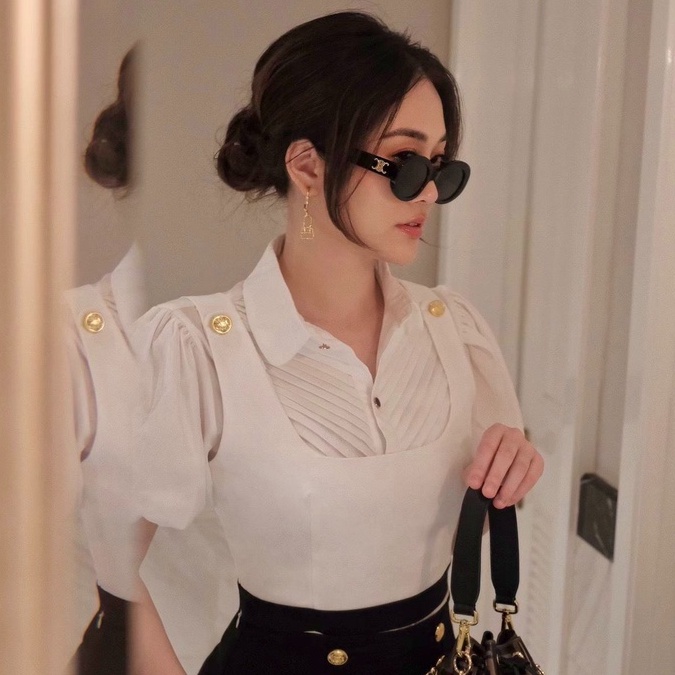 Áo Kiểu Nữ, Áo Gile Croptop Dáng Ngắn Đính Khuy Vàng Đồng Tiểu Thư Màu Trắng & Đen Đi Học, Đi Làm, Đi Chơi - Della Top